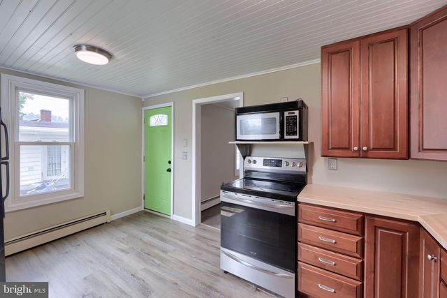 128 N CHARLOTTE ST, Manheim, PA 17545