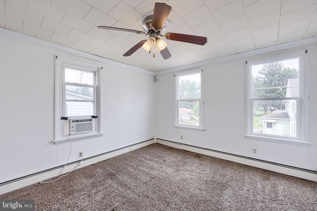 128 N CHARLOTTE ST, Manheim, PA 17545