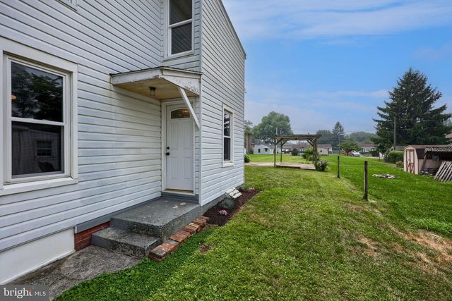128 N CHARLOTTE ST, Manheim, PA 17545