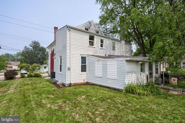 128 N CHARLOTTE ST, Manheim, PA 17545