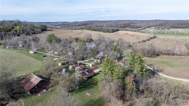 1733 Schluersburg Road, Augusta, MO 63332