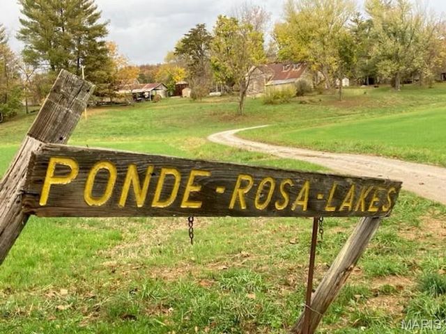 1733 Schluersburg Road, Augusta, MO 63332