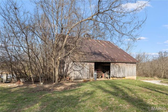 1733 Schluersburg Road, Augusta, MO 63332