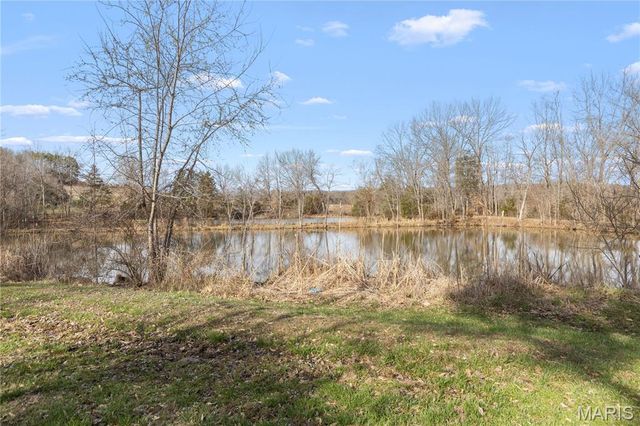 1733 Schluersburg Road, Augusta, MO 63332