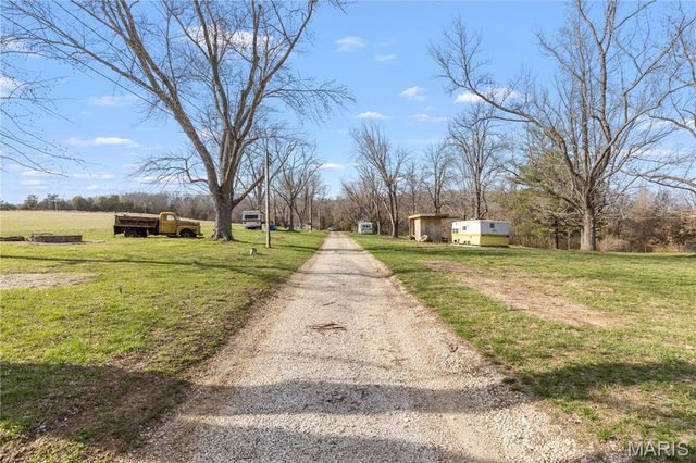 1733 Schluersburg Road, Augusta, MO 63332
