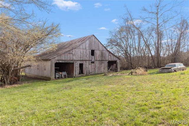 1733 Schluersburg Road, Augusta, MO 63332