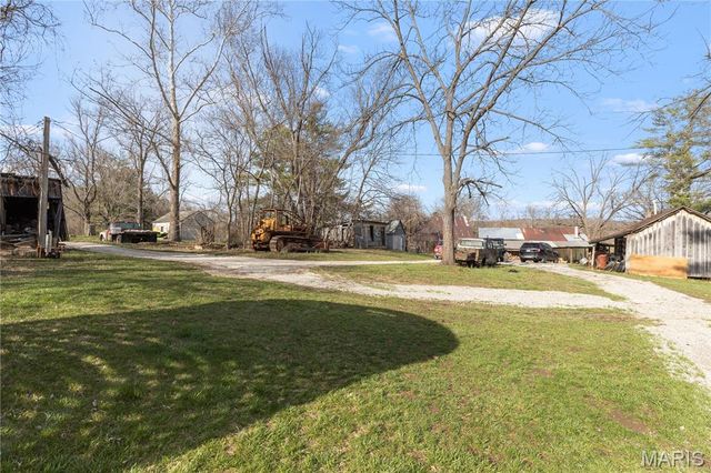 1733 Schluersburg Road, Augusta, MO 63332