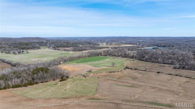 1733 Schluersburg Road, Augusta, MO 63332