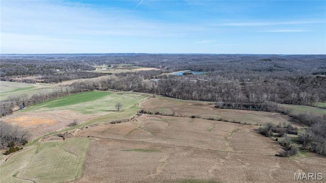 1733 Schluersburg Road, Augusta, MO 63332