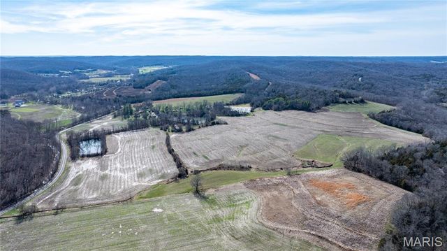 1733 Schluersburg Road, Augusta, MO 63332