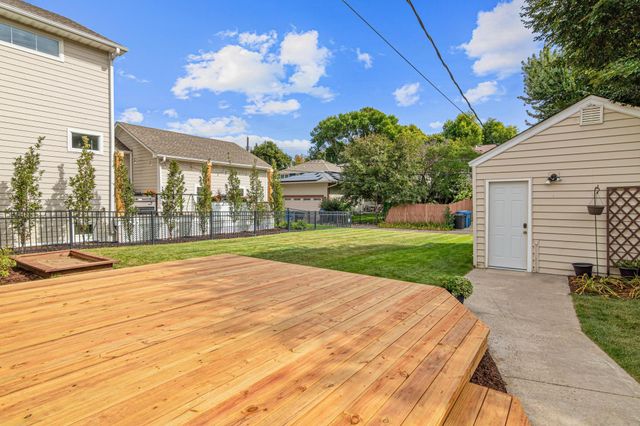 5533 Thomas Avenue S, Minneapolis, MN 55410