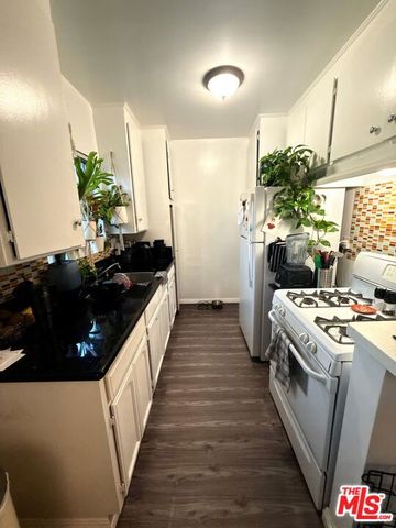 952 N Hudson Avenue, Los Angeles, CA 90038