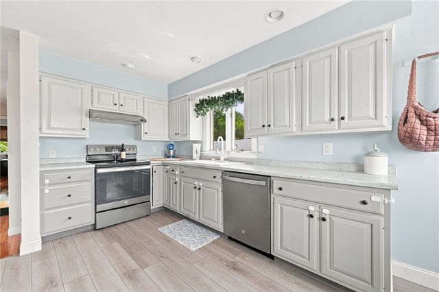 185 Kearns Avenue, Tiverton, RI 02878