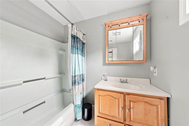 185 Kearns Avenue, Tiverton, RI 02878