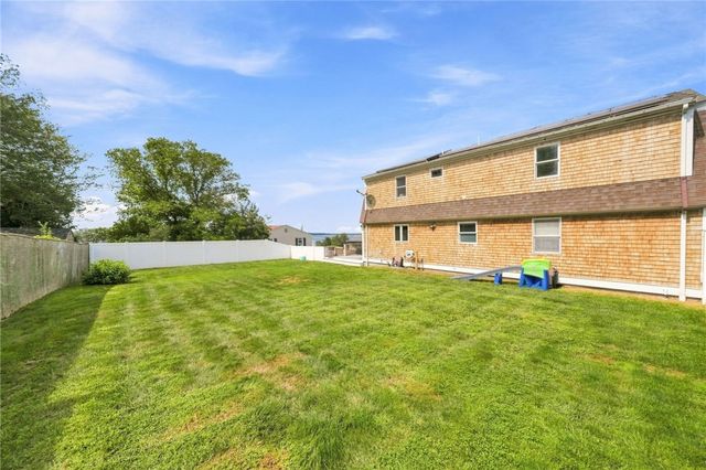 185 Kearns Avenue, Tiverton, RI 02878