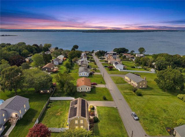 185 Kearns Avenue, Tiverton, RI 02878