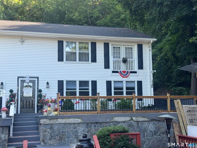 112 Woodbine Street 1, Naugatuck, CT 06770