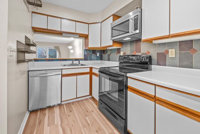 36 Juniper Drive # 6B, Hartford, VT 05001