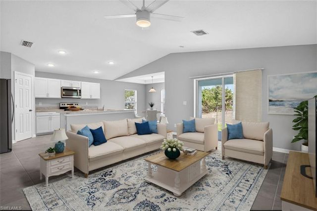 2925 NE 4th PL, Cape Coral, FL 33909