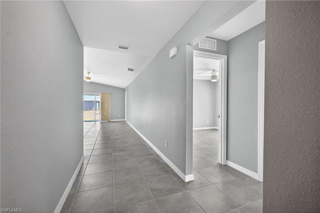 2925 NE 4th PL, Cape Coral, FL 33909