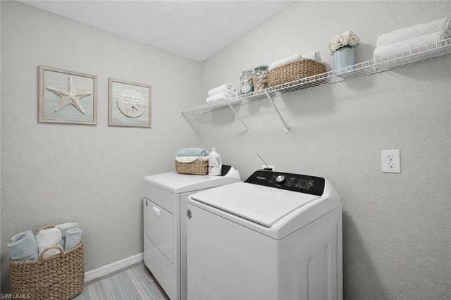 2925 NE 4th PL, Cape Coral, FL 33909