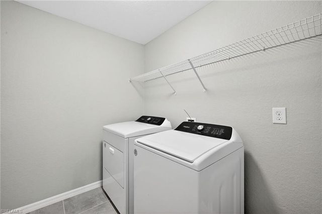 2925 NE 4th PL, Cape Coral, FL 33909