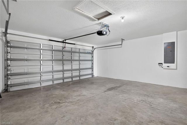 2925 NE 4th PL, Cape Coral, FL 33909