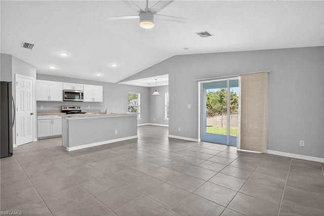 2925 NE 4th PL, Cape Coral, FL 33909