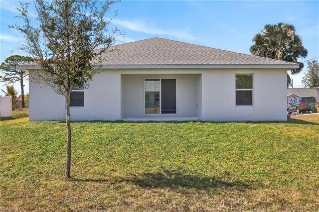 2925 NE 4th PL, Cape Coral, FL 33909