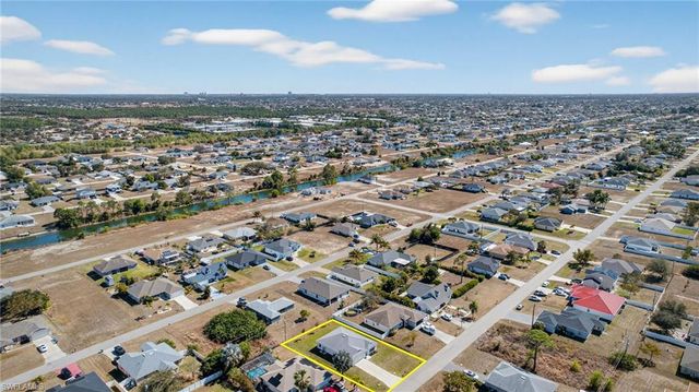 2925 NE 4th PL, Cape Coral, FL 33909