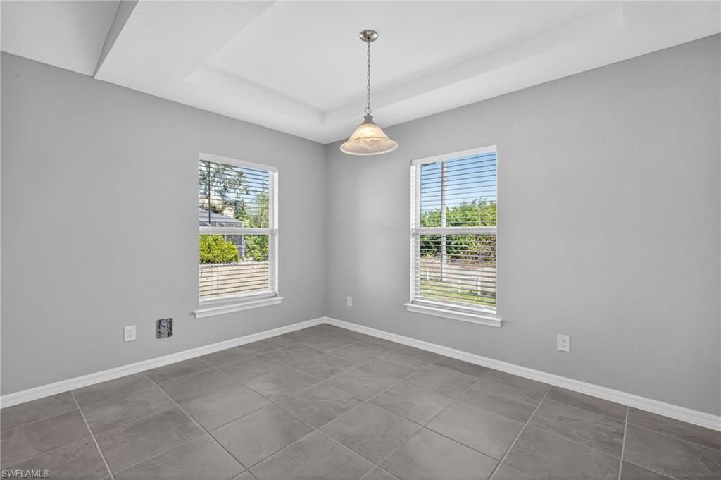 Image 10 of property listing at 2925 NE 4th PL, Cape Coral, FL 33909