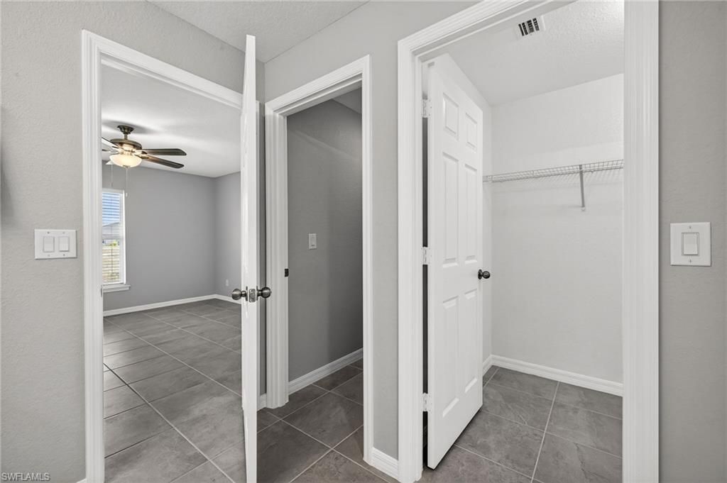 Image 18 of property listing at 2925 NE 4th PL, Cape Coral, FL 33909