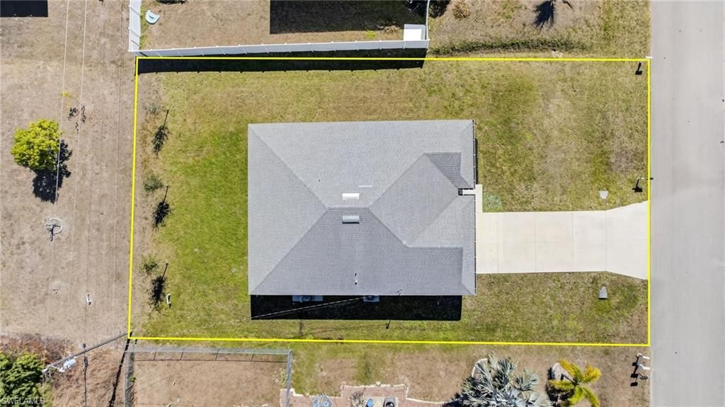 Image 31 of property listing at 2925 NE 4th PL, Cape Coral, FL 33909