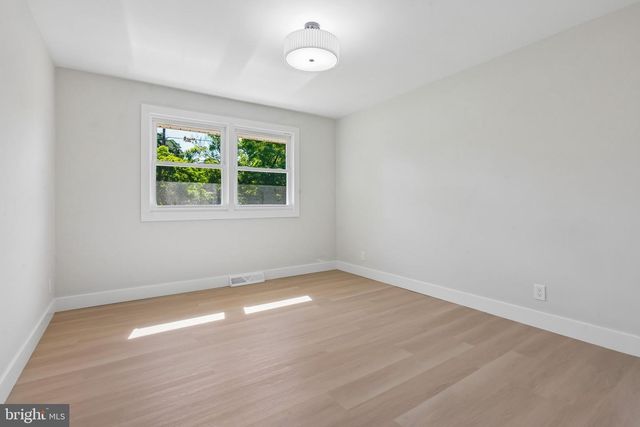 410 WAYNE DR, Cinnaminson, NJ 08077