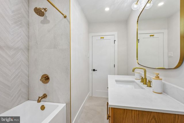 410 WAYNE DR, Cinnaminson, NJ 08077