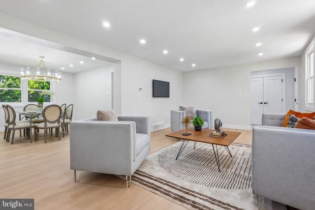 410 WAYNE DR, Cinnaminson, NJ 08077