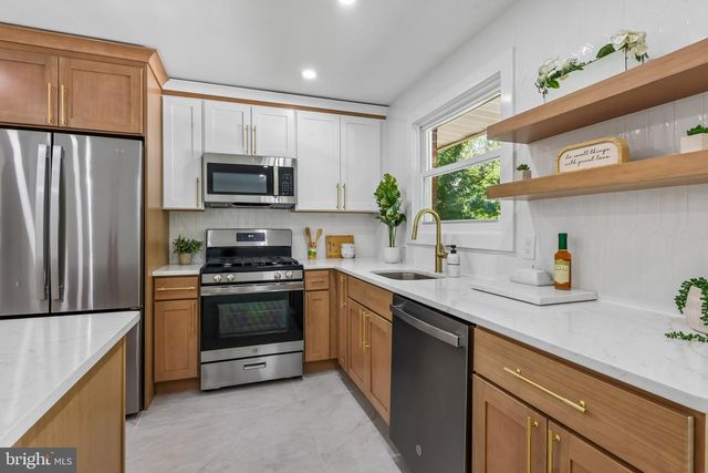 410 WAYNE DR, Cinnaminson, NJ 08077