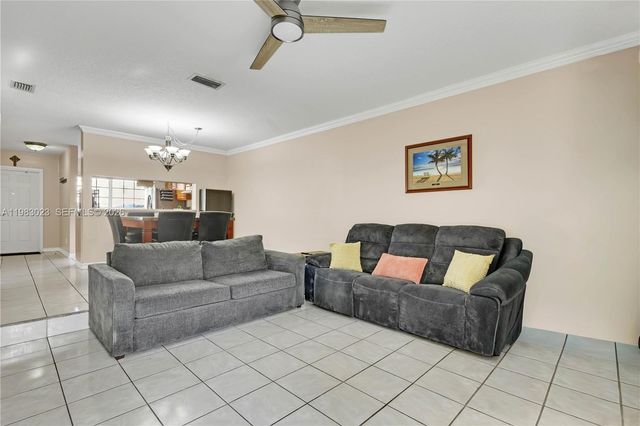 2881 S Cambridge Ln, Cooper City, FL 33026
