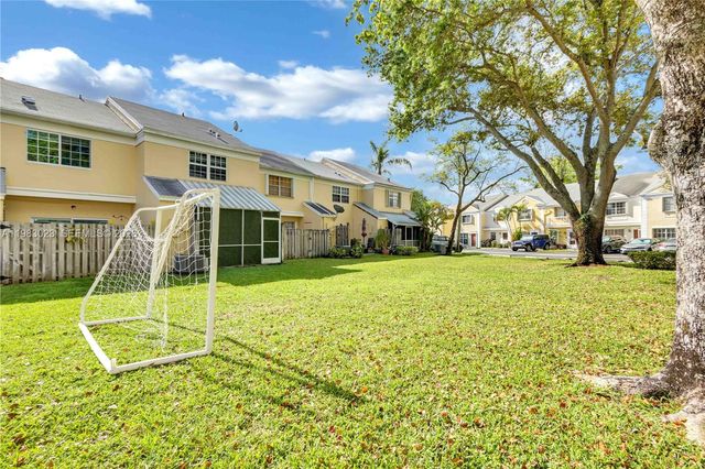 2881 S Cambridge Ln, Cooper City, FL 33026