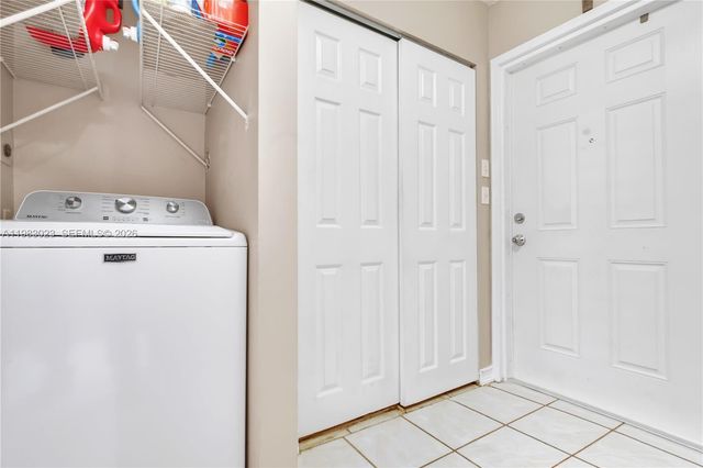 2881 S Cambridge Ln, Cooper City, FL 33026