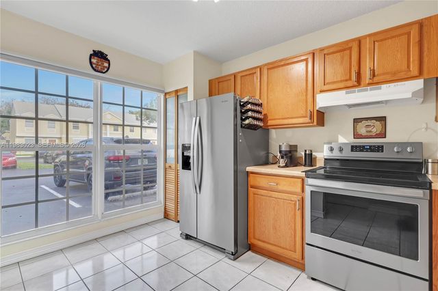 2881 S Cambridge Ln, Cooper City, FL 33026