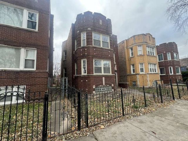 8240 S Clyde Avenue, Chicago, IL 60617