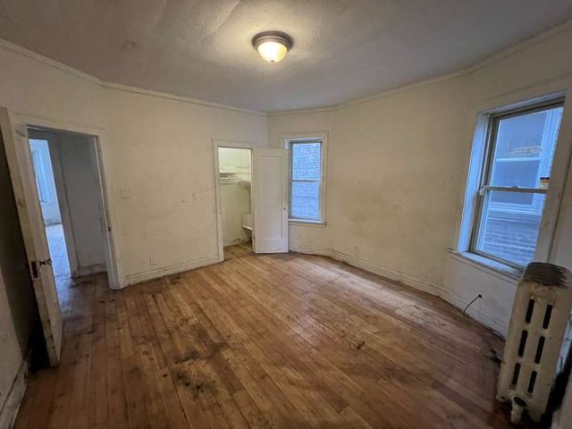 8240 S Clyde Avenue, Chicago, IL 60617