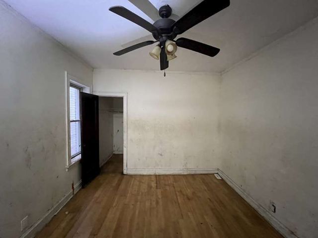 8240 S Clyde Avenue, Chicago, IL 60617