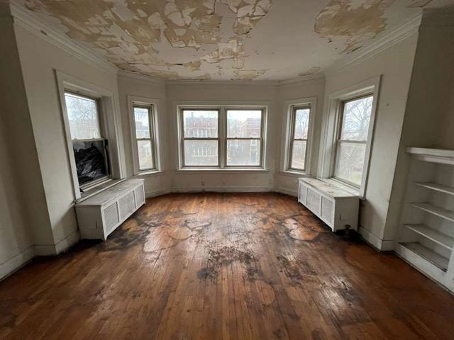 8240 S Clyde Avenue, Chicago, IL 60617