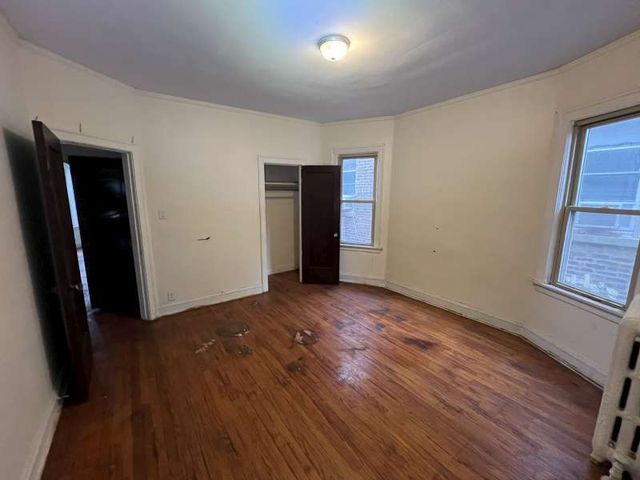 8240 S Clyde Avenue, Chicago, IL 60617