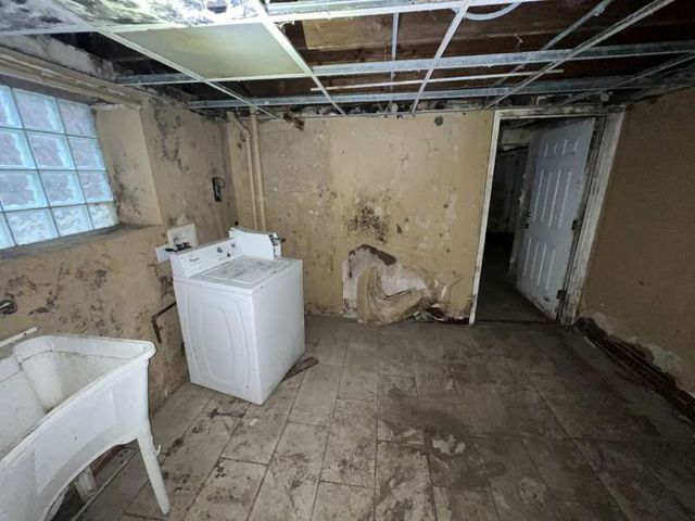 8240 S Clyde Avenue, Chicago, IL 60617