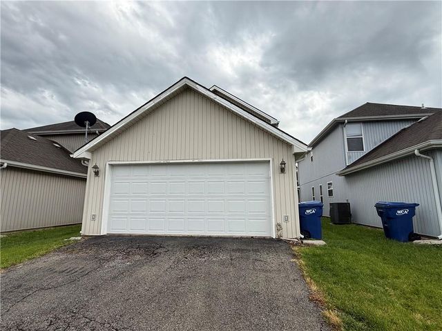 314 NE Coldwater Creek Drive, Grain Valley, MO 64029