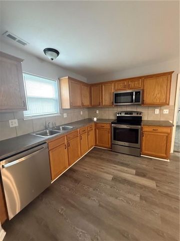 314 NE Coldwater Creek Drive, Grain Valley, MO 64029