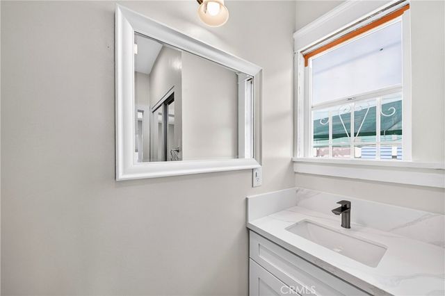 184 S Harvard Boulevard, Los Angeles, CA 90004